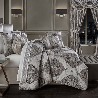 J Queen New York Desiree Comforter Set