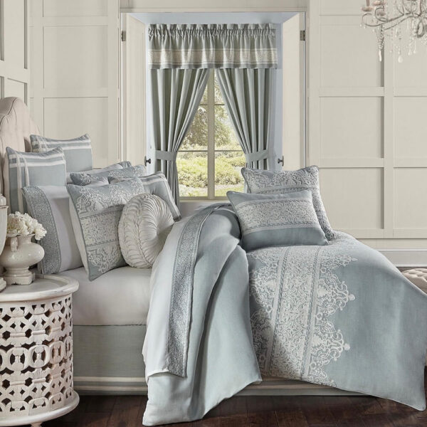 J Queen New York Patricia 4 Piece King Comforter Set