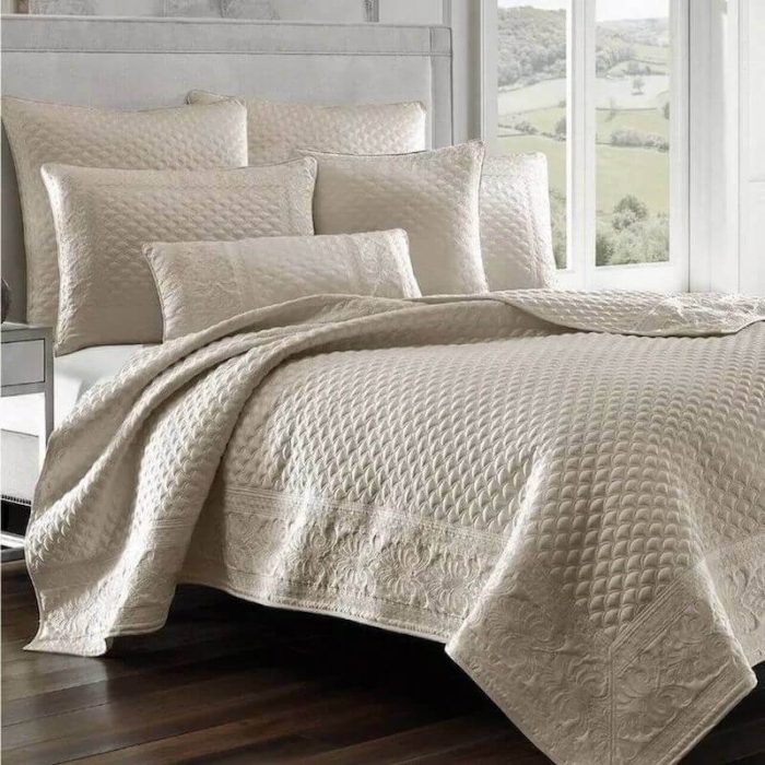 J Queen New York Zilara Quilted Coverlet Pearl
