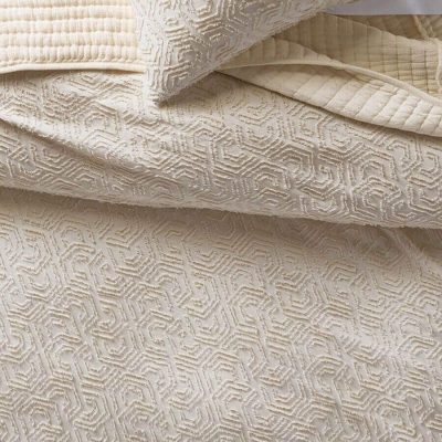 Oake Clipped Hexagon 3 Piece King Duvet Set Beige 2