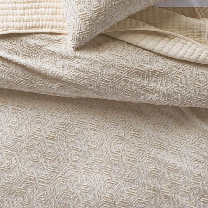 Oake Clipped Hexagon 3 Piece King Duvet Set Beige 2