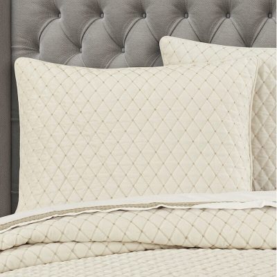 J Queen Grandeur Diamond Velveteen Queen Coverlet Set 2