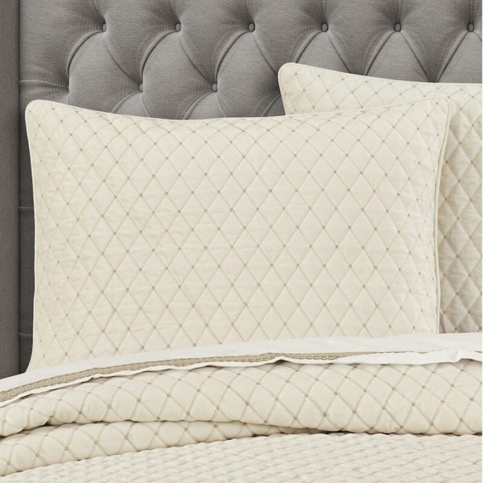 J Queen Grandeur Diamond Velveteen Queen Coverlet Set 2