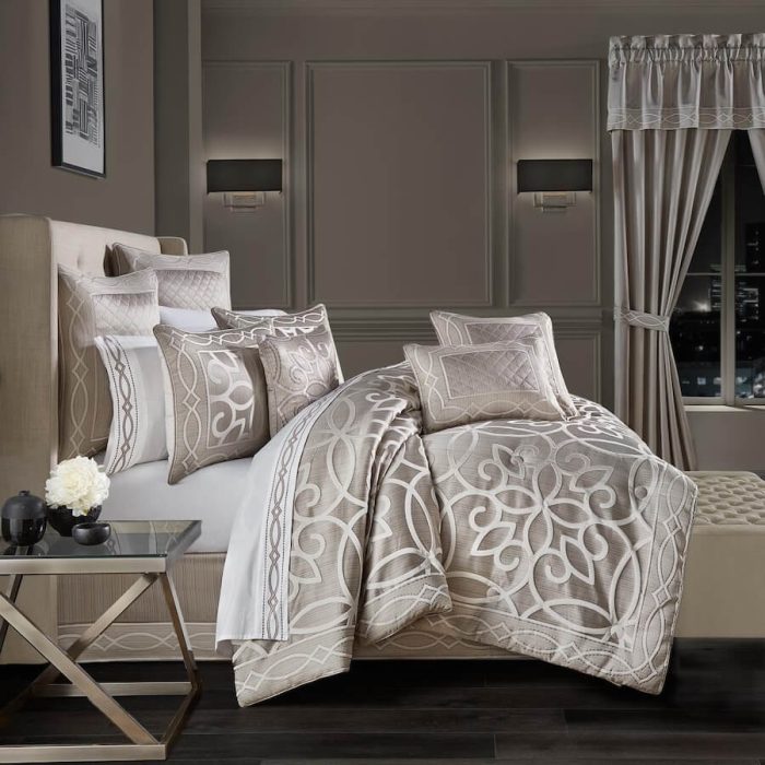 J QueJ Queen New York Decoen New York Deco